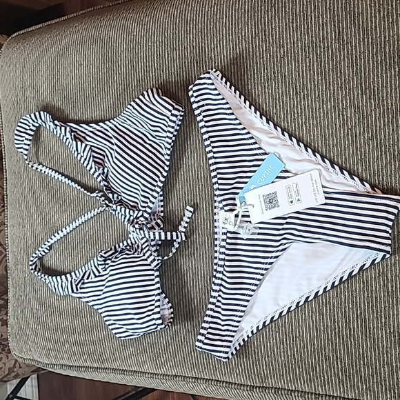 Cupshe 2 PC. Swimsuit NWT - Picture 1 of 9